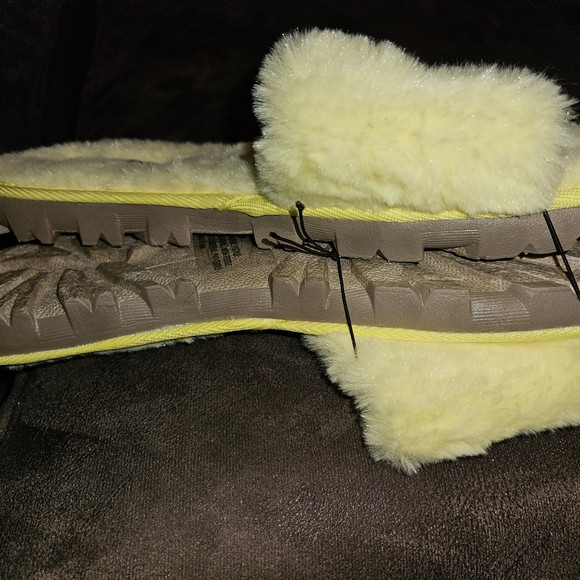 Rue21 yellow fuzzy slippers with butterflies. Size - Picture 5 of 5